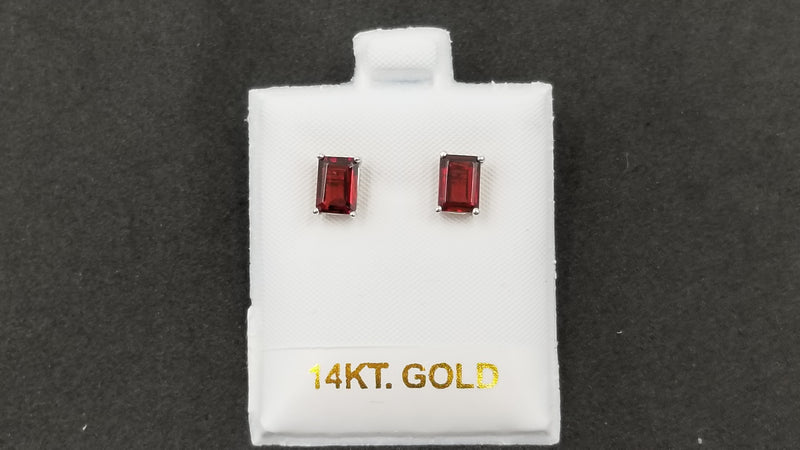 GARNET 5X7 MM EMERALD CUT 14 KT YELLOW GOLD STUD EARRINGS