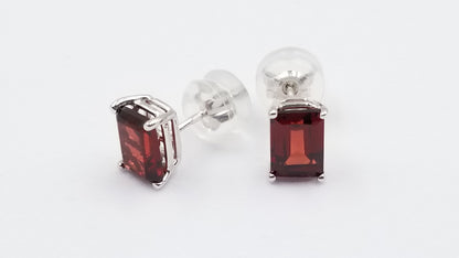 GARNET 5X7 MM EMERALD CUT 14 KT YELLOW GOLD STUD EARRINGS