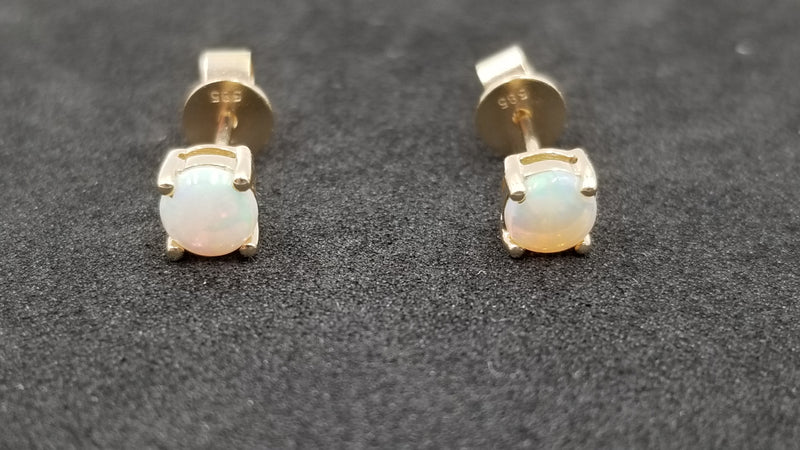 OPAL ( AUSTRALIA ) ROUND 4 MM 14 KT YELLOW GOLD STUD EARRINGS