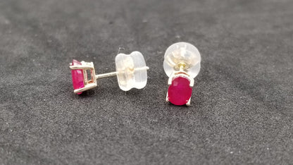 RUBY 4X6 MM OVAL 14 KT YELLOW GOLD STUD EARRINGS
