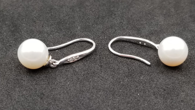 FRESHWATER CULTURE PEARL 7.5-8 MM WITH DIAMONDS 18 KT WHITE GOLD WIRE DANGLE EARRINGS