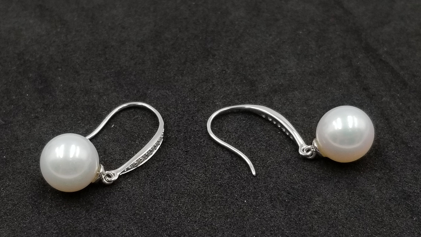 FRESHWATER CULTURE PEARL 8.5-9 MM WITH DIAMONDS 14 KT WHITE GOLD WIRE DANGLE EARRINGS