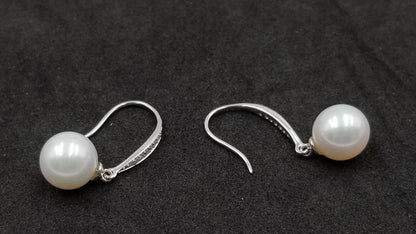 FRESHWATER CULTURE PEARL 8.5-9 MM WITH DIAMONDS 14 KT WHITE GOLD WIRE DANGLE EARRINGS