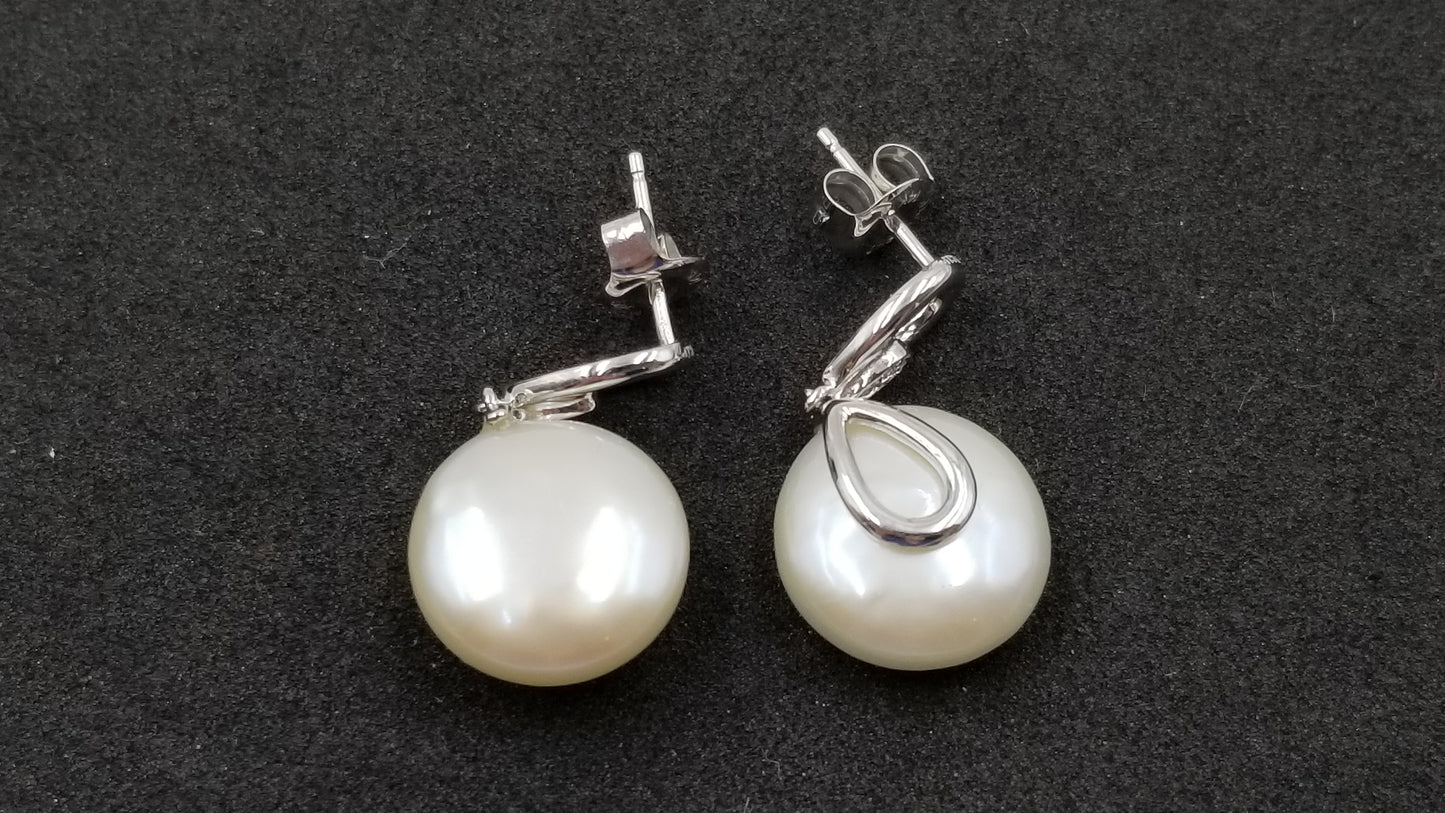 FRESHWATER COIN PEARL WITH DIAMONDS 14 KT WHITE GOLD PUSH BACKS DANGLE EARRINGS