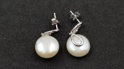 FRESHWATER COIN PEARL WITH DIAMONDS 14 KT WHITE GOLD PUSH BACKS DANGLE EARRINGS