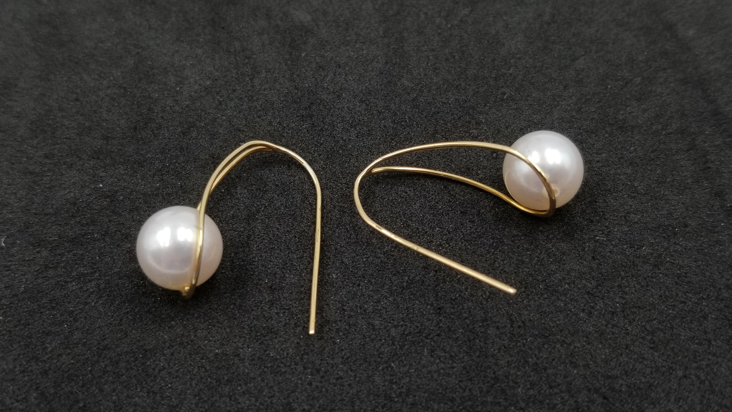 AKOYA CULTURE PEARL AAA 8-8.5 MM 18 KT YELLOW GOLD WIRE EARRINGS