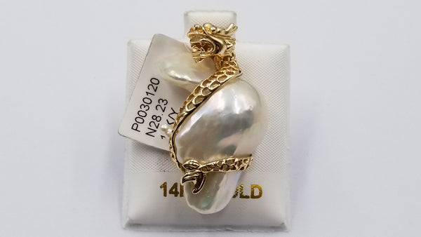 FRESHWATER NUCLEUS BAROQUE PEARL 14 KT YELLOW GOLD DRAGON PENDANT