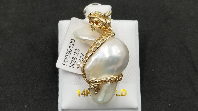 FRESHWATER NUCLEUS BAROQUE PEARL 14 KT YELLOW GOLD DRAGON PENDANT