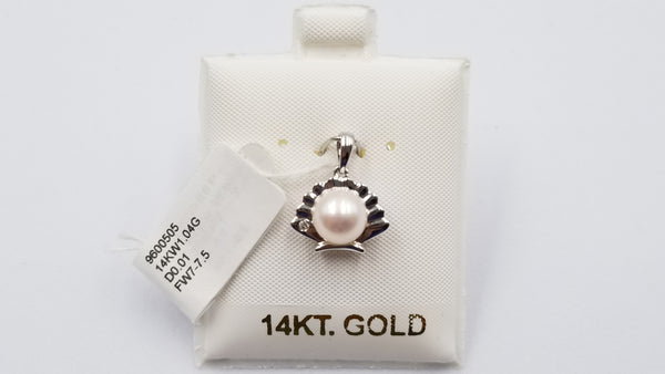 FRESHWATER CULTURE PEARL WITH DIAMONDS 14 KT WHITE GOLD PENDANT