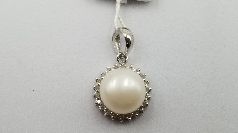 FRESHWATER CULTURE POTATO PEARL WITH DIAMONDS 14 KT WHITE GOLD CLASSIC PENDANT