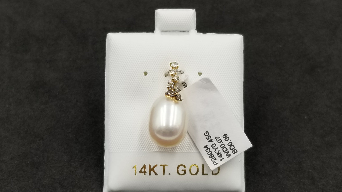 FRESHWATER CULTURE POTATO PEARL WITH BROWN DIAMONDS 14 KT YELLOW GOLD PENDANT