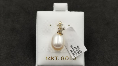 FRESHWATER CULTURE POTATO PEARL WITH BROWN DIAMONDS 14 KT YELLOW GOLD PENDANT