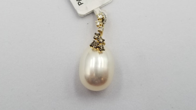 FRESHWATER CULTURE POTATO PEARL WITH BROWN DIAMONDS 14 KT YELLOW GOLD PENDANT