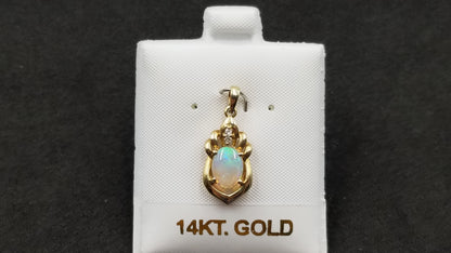 OPAL ( AUSTRALIAN ) OVAL WITH DIAMONDS 14 KT YELLOW GOLD PENDANT