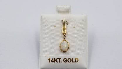 OPAL ( AUSTRALIA ) OVAL WITH DIAMOND 14 KT YELLOW GOLD PENDANT