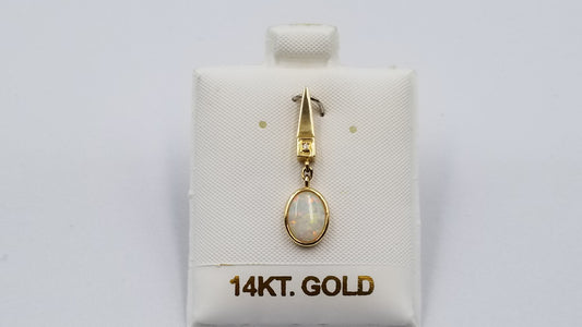 OPAL ( AUSTRALIA ) OVAL WITH DIAMOND 14 KT YELLOW GOLD PENDANT
