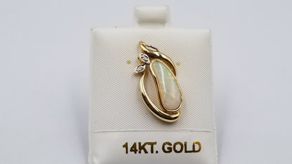 OPAL ( AUSTRALIA ) FREEFORM CUT WITH DIAMOND 14 KT YELLOW GOLD PENDANT