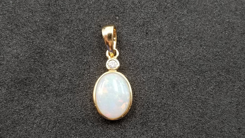 OPAL ( AUSTRALIA ) OVAL SHAPE WITH DIAMOND BEZEL SET PENDANT