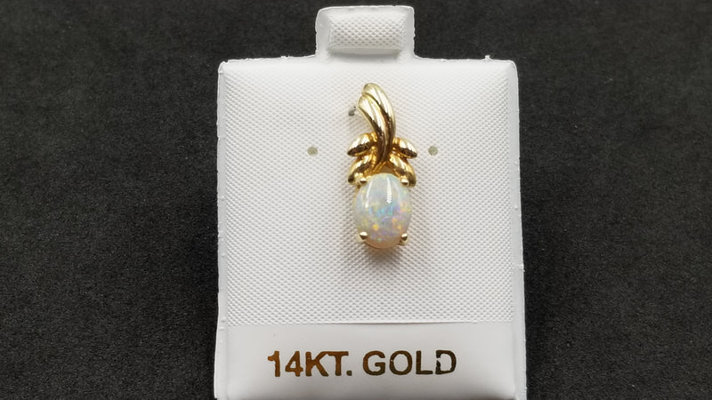 OPAL ( AUSTRALIA ) OVAL SHAPE 14 KT YELLOW GOLD PENDANT