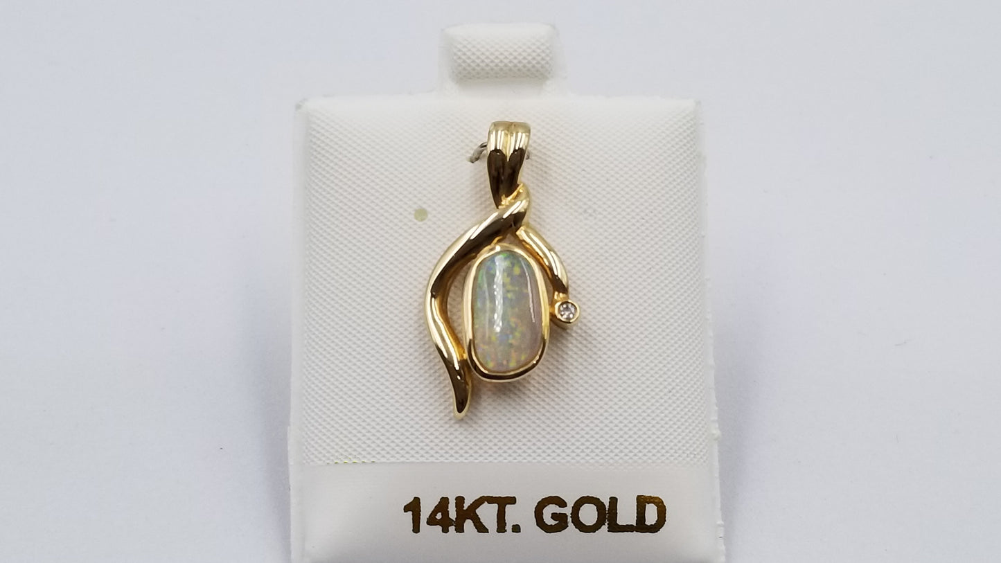 OPAL ( AUSTRALIA ) FREEFORM CUT WITH DIAMOND 14 KT YELLOW GOLD PENDANT