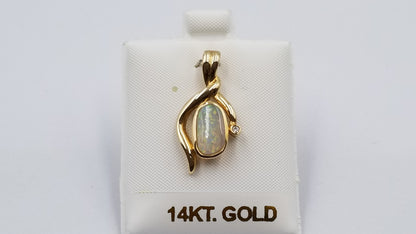 OPAL ( AUSTRALIA ) FREEFORM CUT WITH DIAMOND 14 KT YELLOW GOLD PENDANT