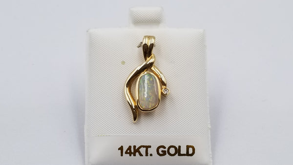 OPAL ( AUSTRALIA ) FREEFORM CUT WITH DIAMOND 14 KT YELLOW GOLD PENDANT