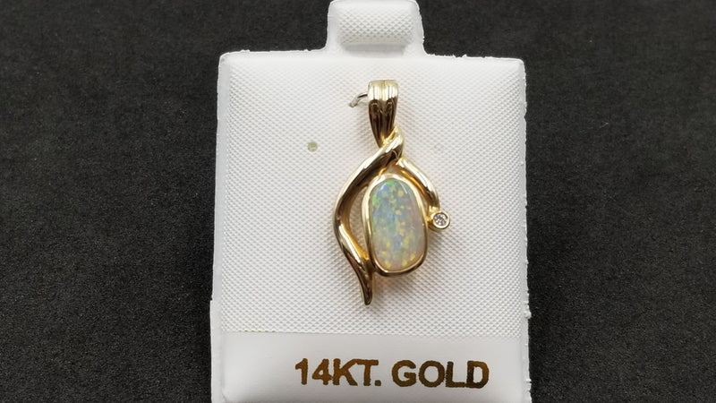 OPAL ( AUSTRALIA ) FREEFORM CUT WITH DIAMOND 14 KT YELLOW GOLD PENDANT