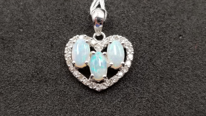 OPAL ( AUSTRALIA ) WITH DIAMONDS 18 KT WHITE GOLD PENDANT