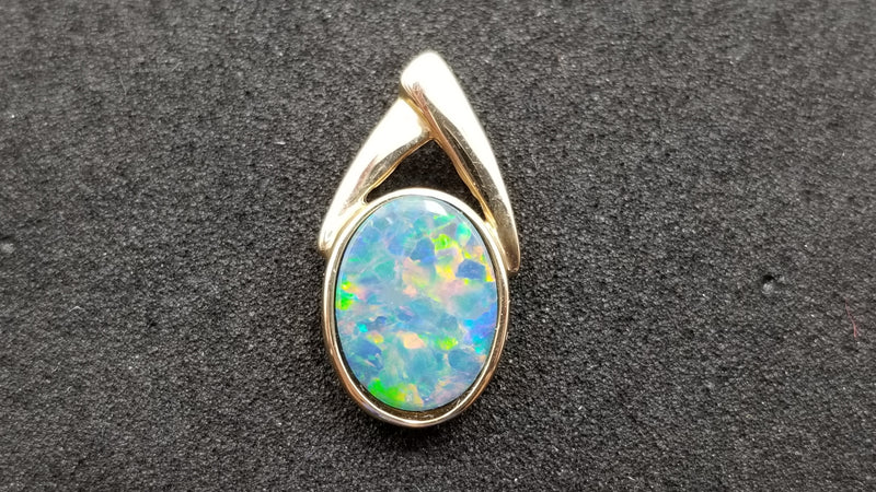 BOULDER OPAL DOUBLET BEZEL SET 14 KT YELLOW GOLD PENDANT