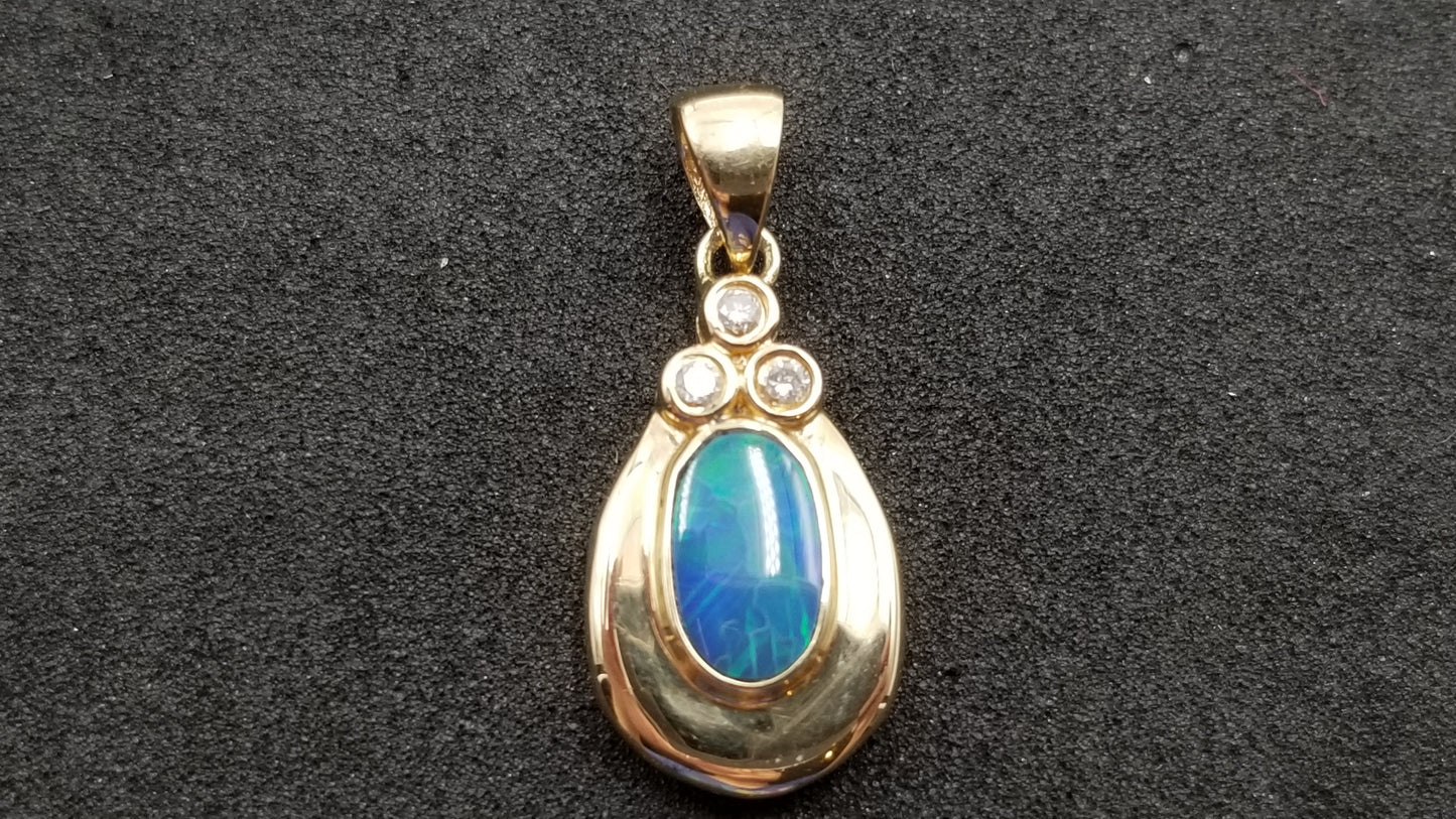 BOULDER OPAL DOUBLET BEZEL SET WITH DIAMONDS 14 KT YELLOW GOLD PENDANT