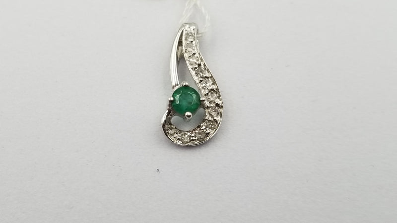 EMERALD WITH DIAMONDS 14 KT WHITE GOLD PENDANT